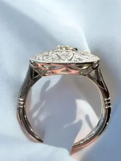 Bague sertie de diamants fleur or blanc