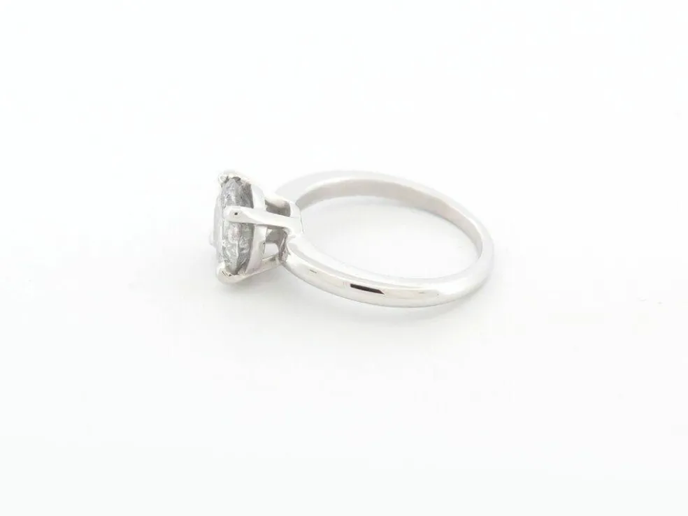 bague sertie d'un diamant solitaire 2ct or blanc 18k 5gr