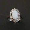 Bague Sertie d'Une Opale, Entourage Diamants.