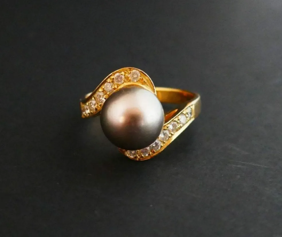 Bague sertie d'une Perle de Tahiti et Diamants