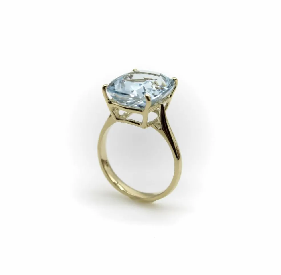 Bague Signature en or 14 carats et topaze bleu clair 6 carats