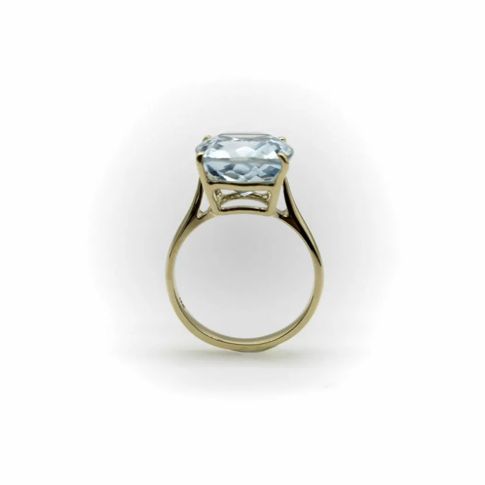 Bague Signature en or 14 carats et topaze bleu clair 6 carats