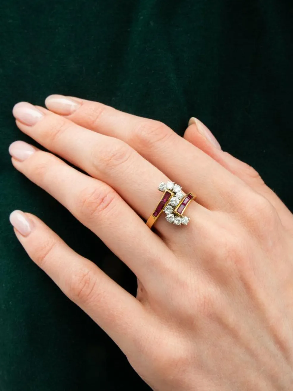 Bague Sinueuse, Rubis & Diamants, Or Jaune
