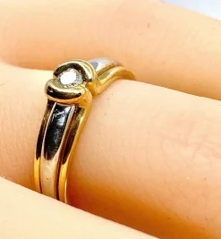 Bague solitaire 2 ors 18 carats et diamants