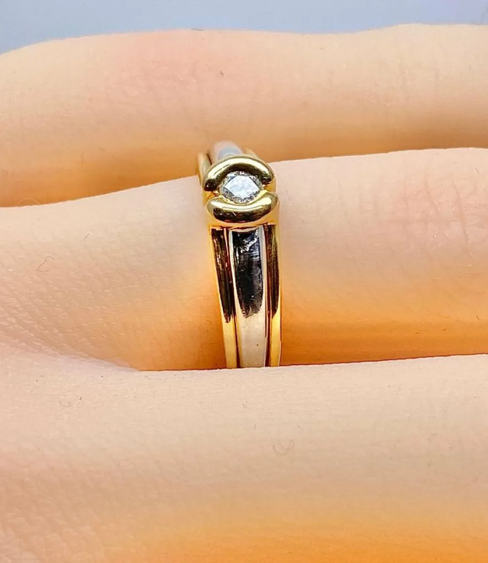 Bague solitaire 2 ors 18 carats et diamants