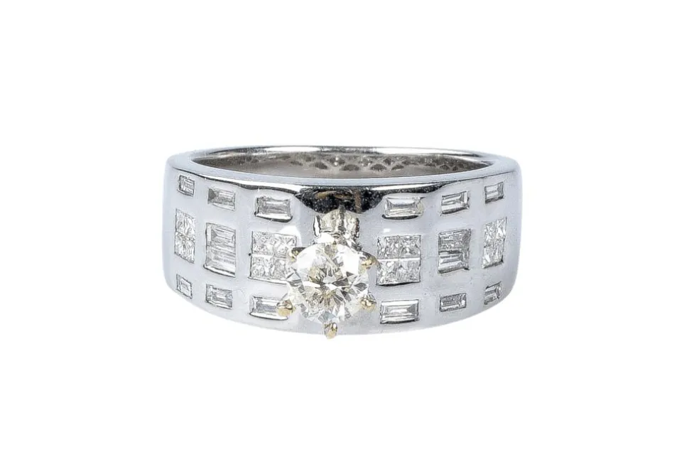 Bague Solitaire accompagné diamant 0.45ct