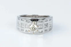 Bague Solitaire accompagné diamant 0.45ct