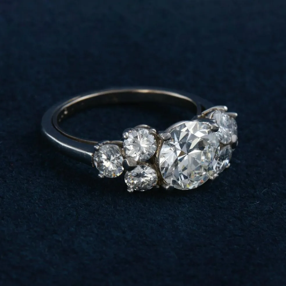 Bague Solitaire accompagné Diamant 2.07cts