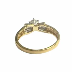 Bague solitaire accompagné diamants