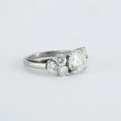 Bague Solitaire accompagné Diamant 2.07cts