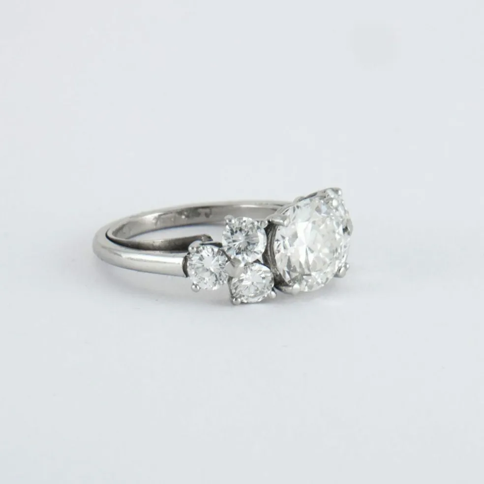 Bague Solitaire accompagné Diamant 2.07cts