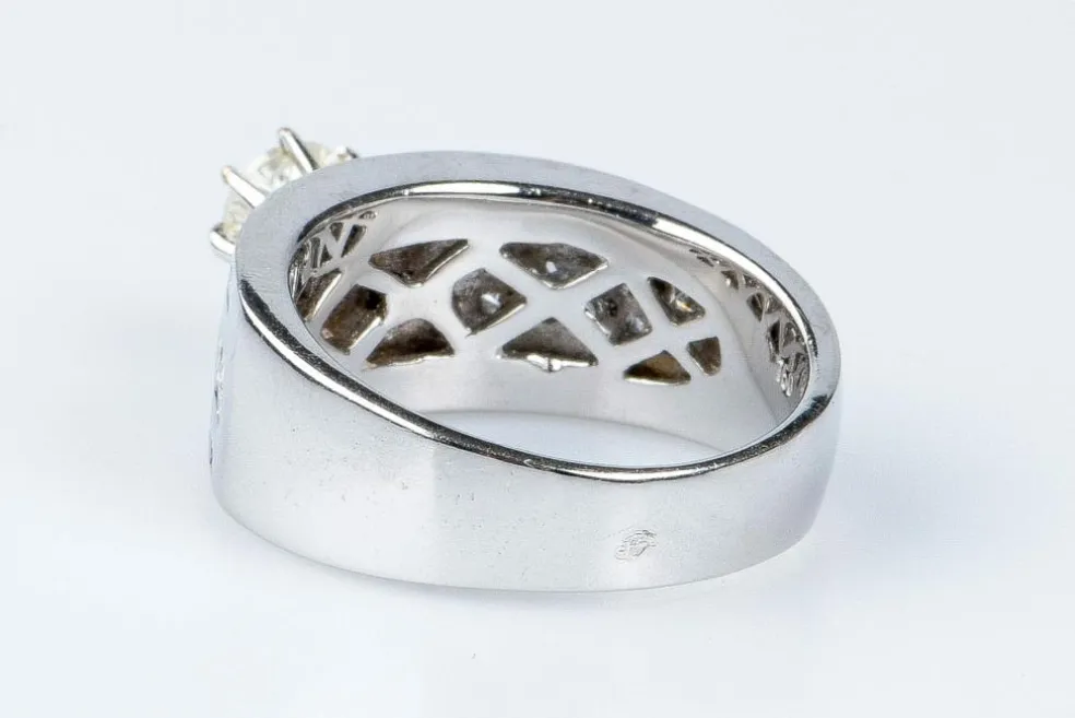 Bague Solitaire accompagné diamant 0.45ct