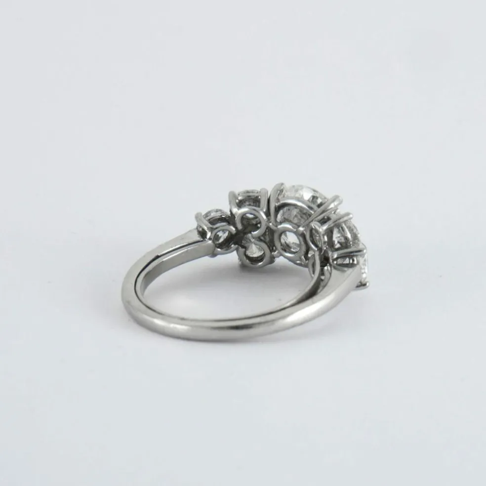 Bague Solitaire accompagné Diamant 2.07cts