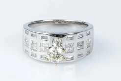 Bague Solitaire accompagné diamant 0.45ct