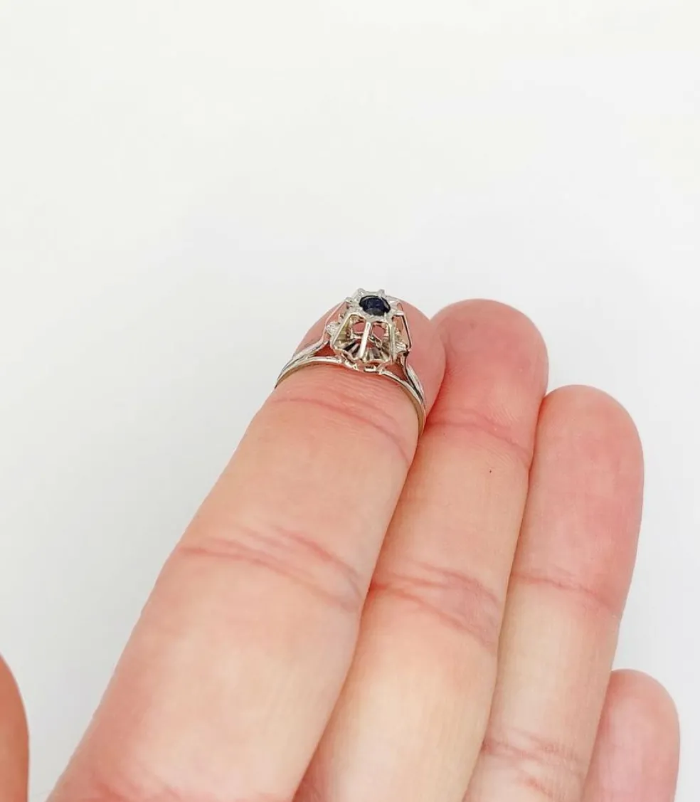 Bague solitaire Art Déco or blanc, saphir naturel (circa 1980)
