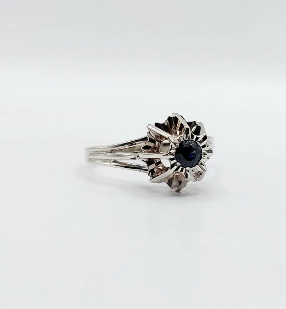 Bague solitaire Art Déco or blanc, saphir naturel (circa 1980)