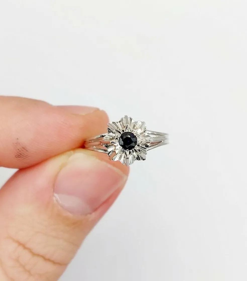 Bague solitaire Art Déco or blanc, saphir naturel (circa 1980)