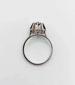 Bague solitaire Art Déco or blanc, saphir naturel (circa 1980)