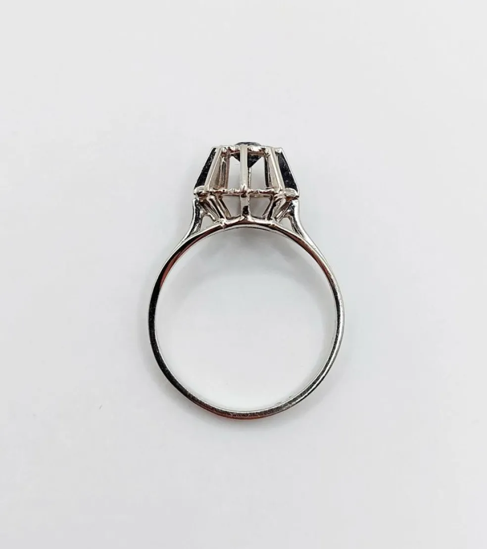 Bague solitaire Art Déco or blanc, saphir naturel (circa 1980)