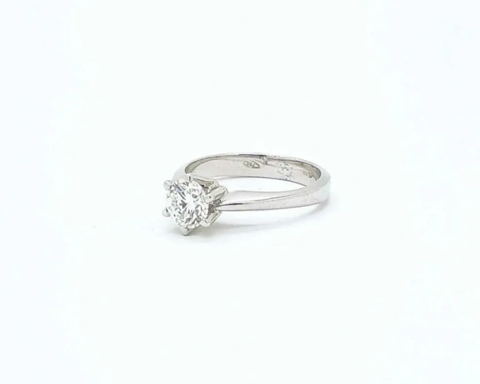bague solitaire avec certificat hrd