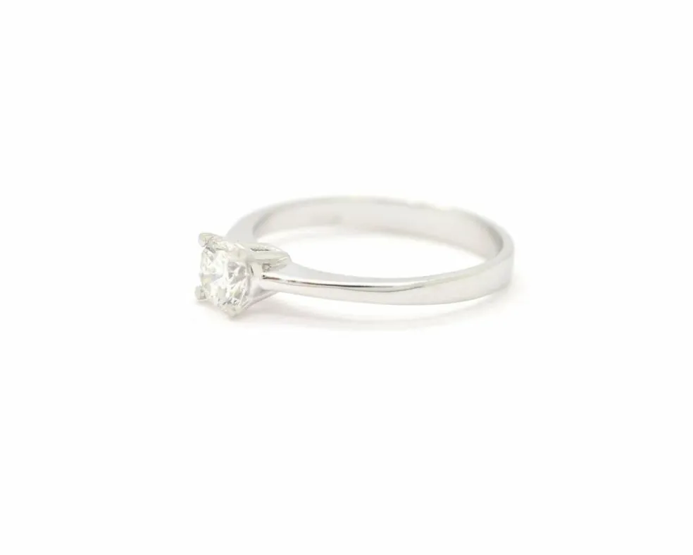 Bague solitaire avec diamant certifié de 0,50 ct