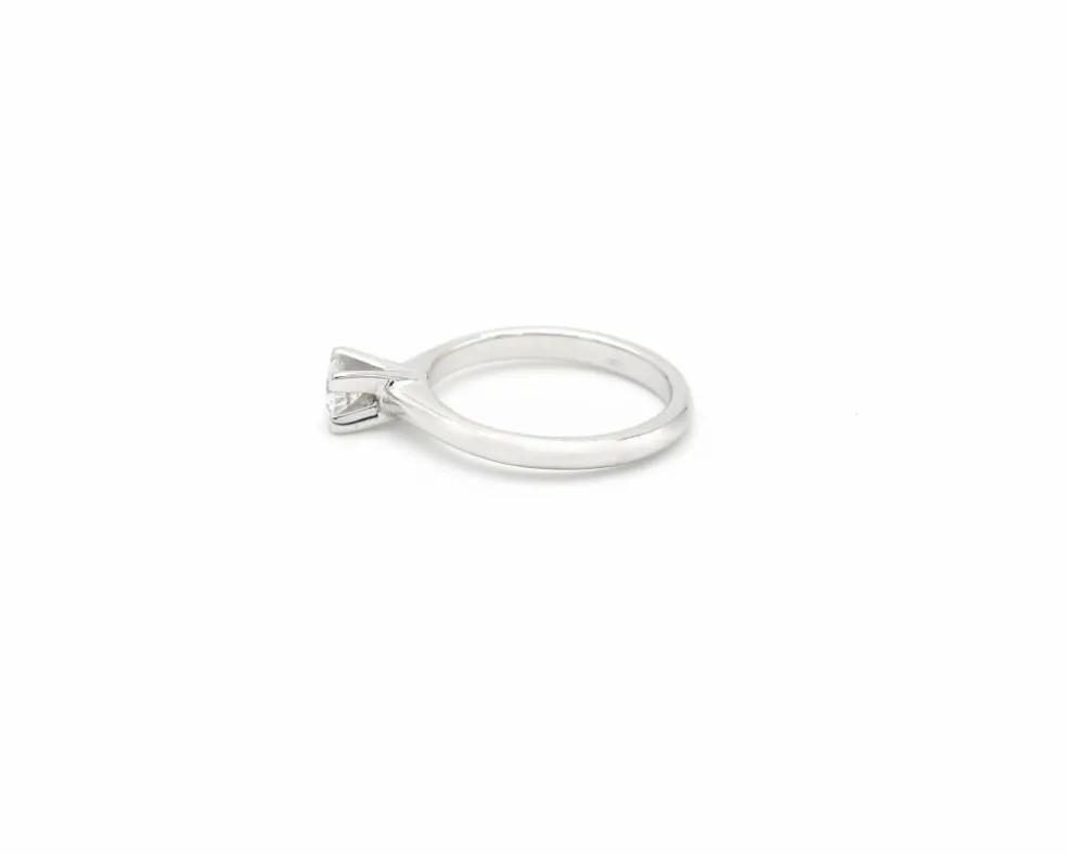 Bague solitaire avec diamant de 0,30 ct