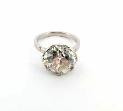 Bague solitaire avec un énorme et magnifique diamant