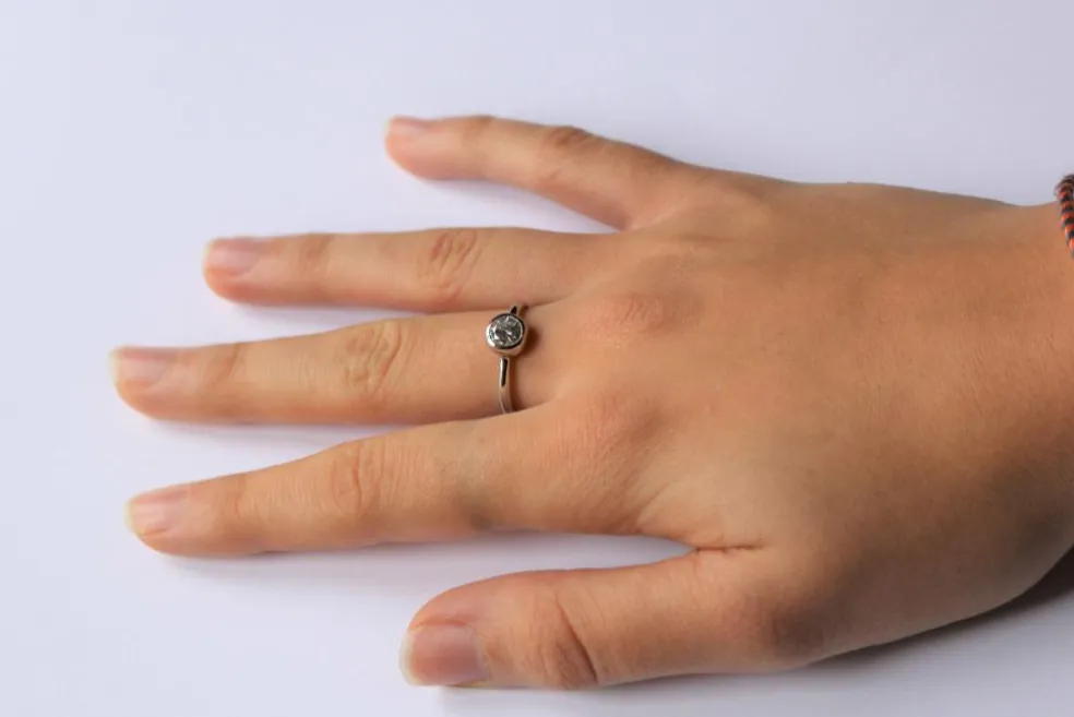 Bague solitaire certificat du LFG