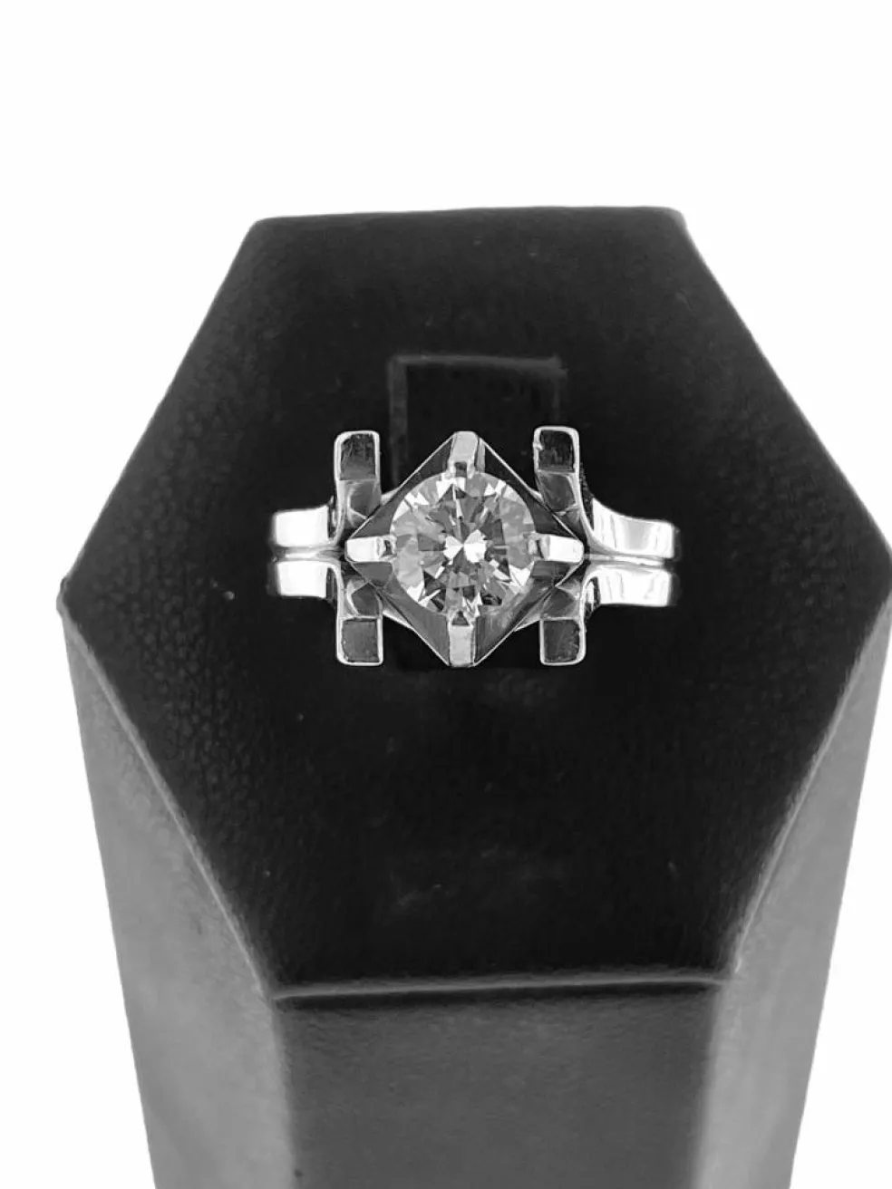 Bague solitaire certifiée HRD en palladium et diamant
