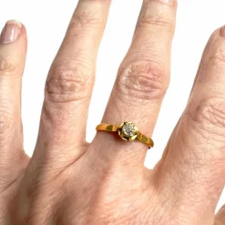 Bague solitaire contemporaine or et diamants