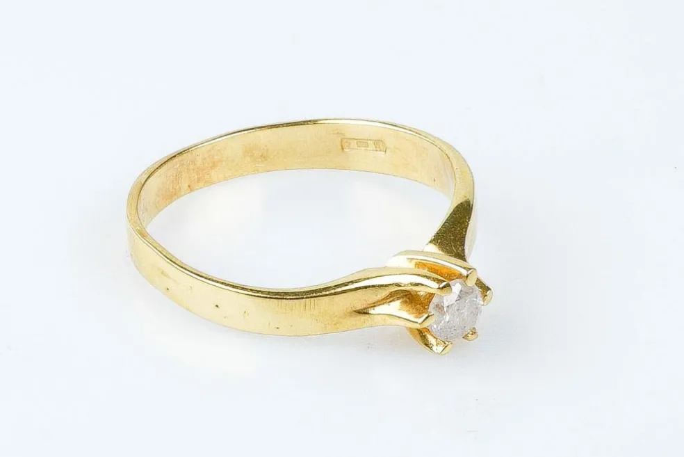 Bague solitaire 0.18ct en or massif