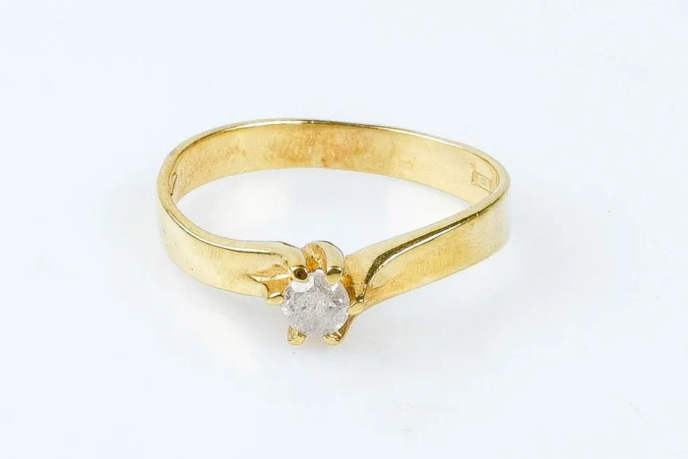 Bague solitaire 0.18ct en or massif