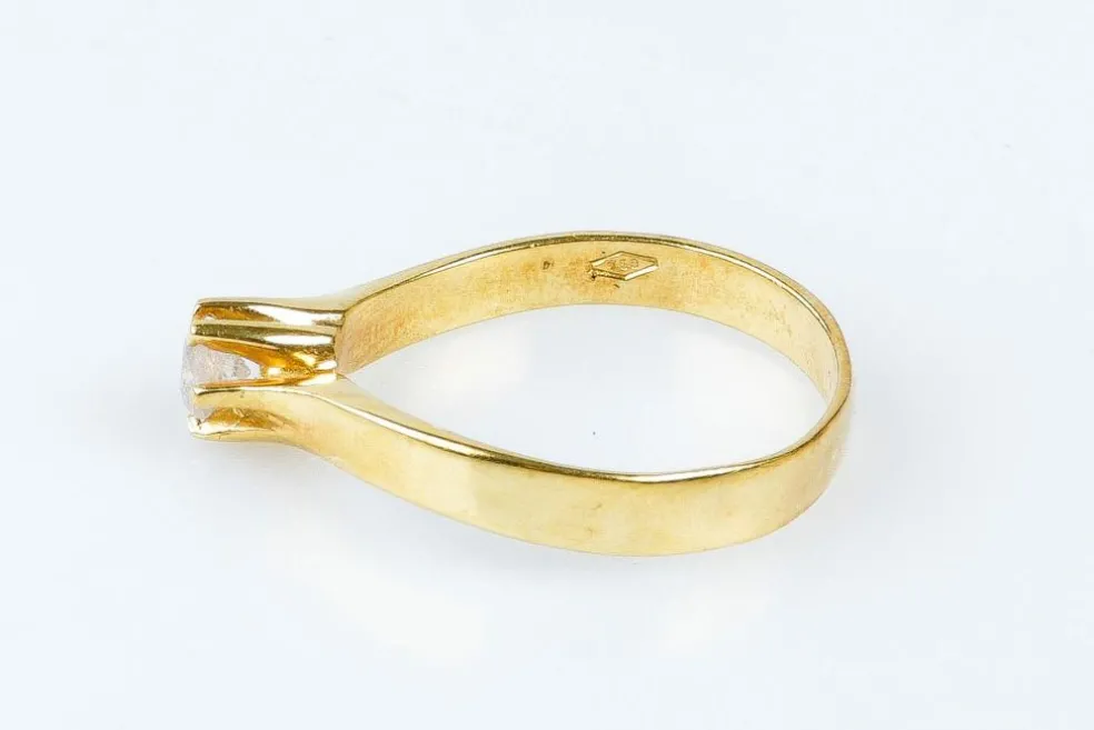 Bague solitaire 0.18ct en or massif