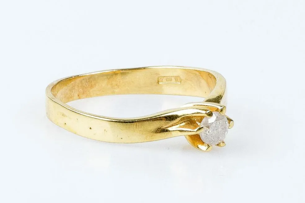 Bague solitaire 0.18ct en or massif