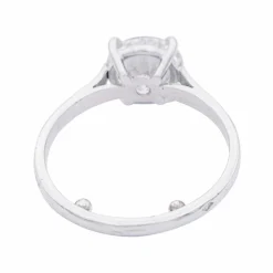 Bague solitaire diamant.