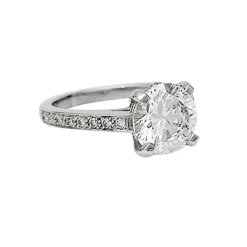 Bague solitaire diamant 2,02 carats en platine.