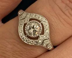 Bague Solitaire Diamant entouré pavage de brillants