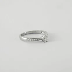 Bague Solitaire diamant épaulé
