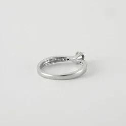 Bague Solitaire diamant épaulé