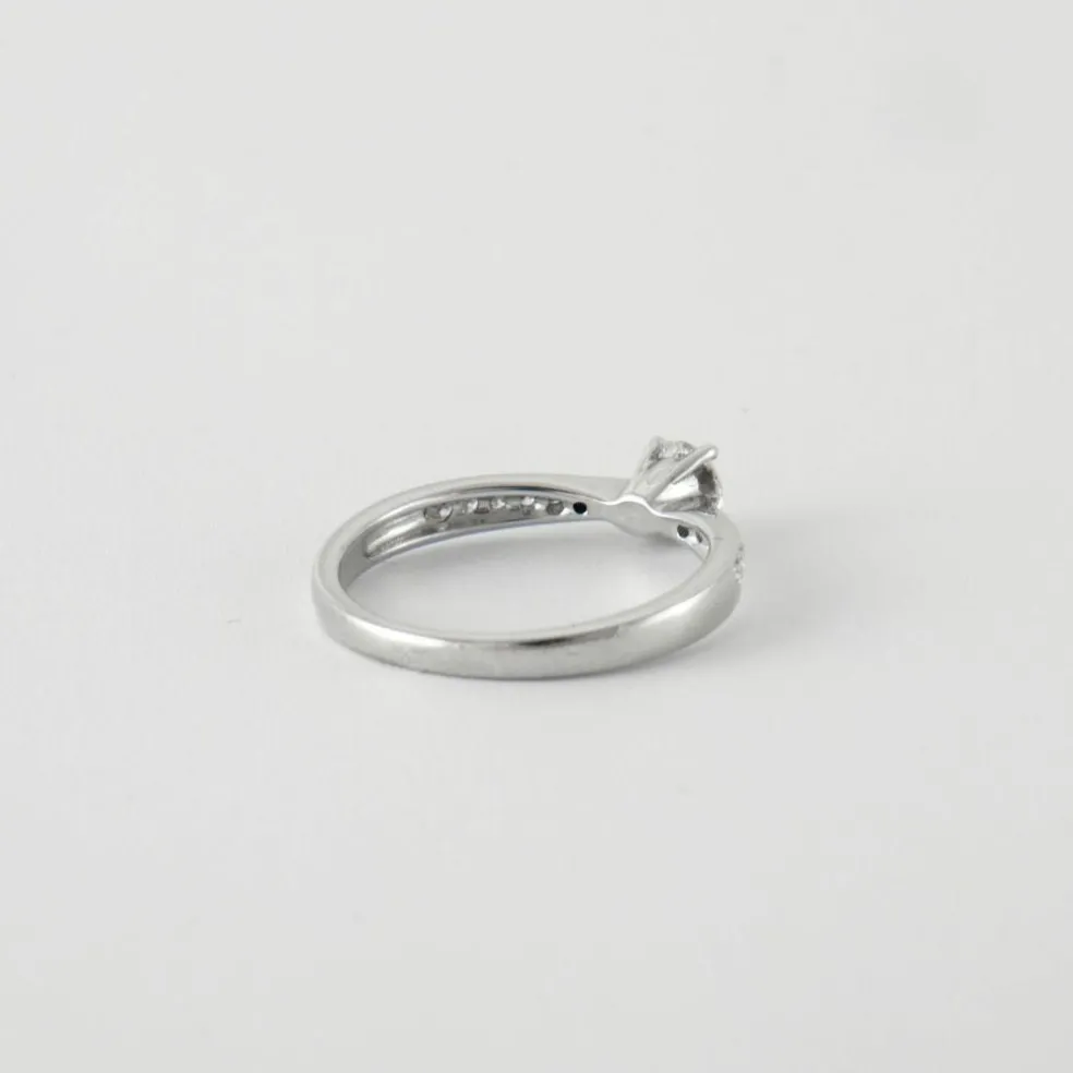 Bague Solitaire diamant épaulé