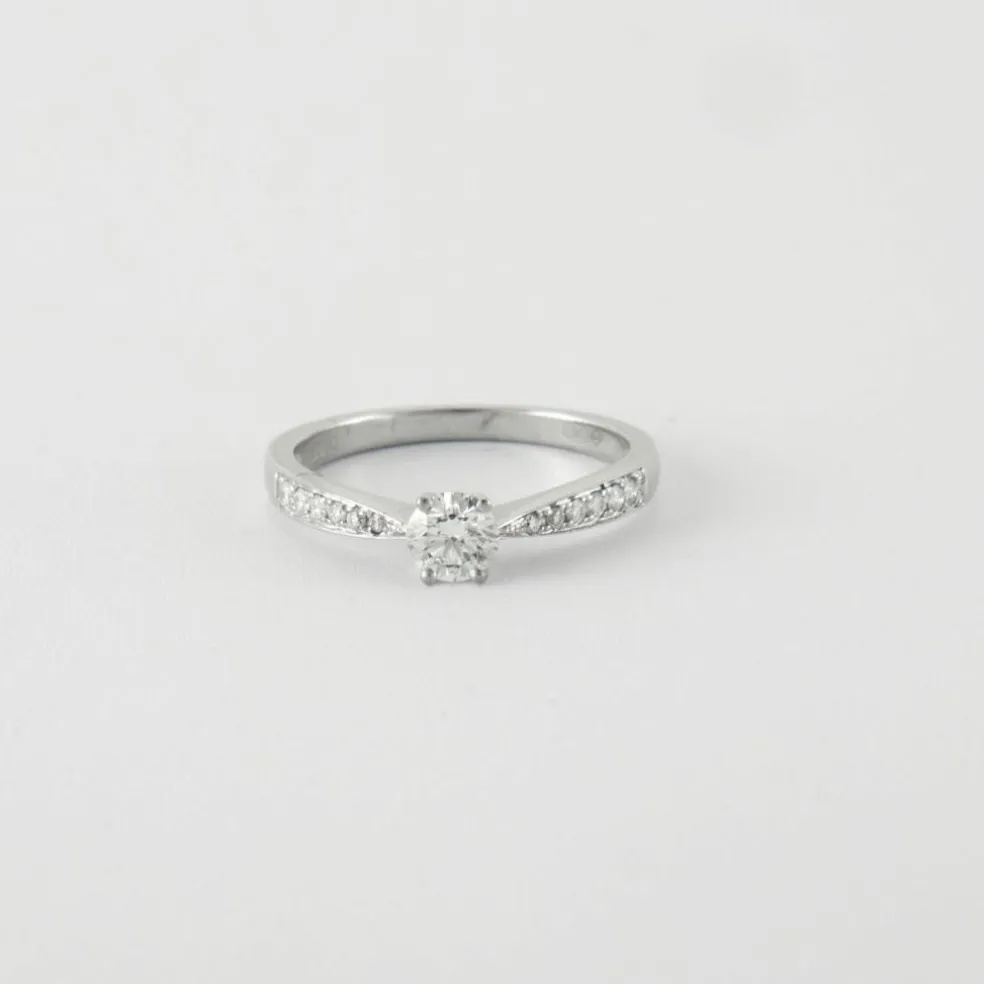 Bague Solitaire diamant épaulé