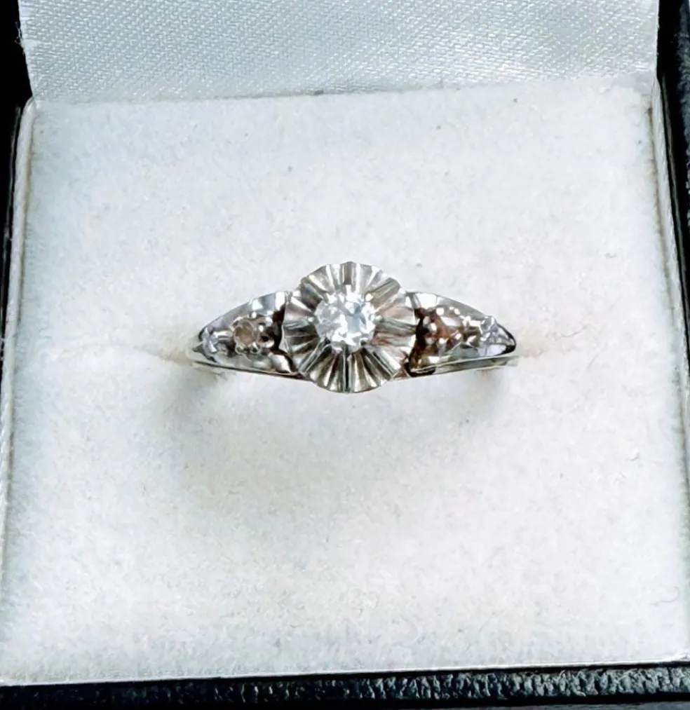 Bague solitaire diamant vintage en or gris 18K