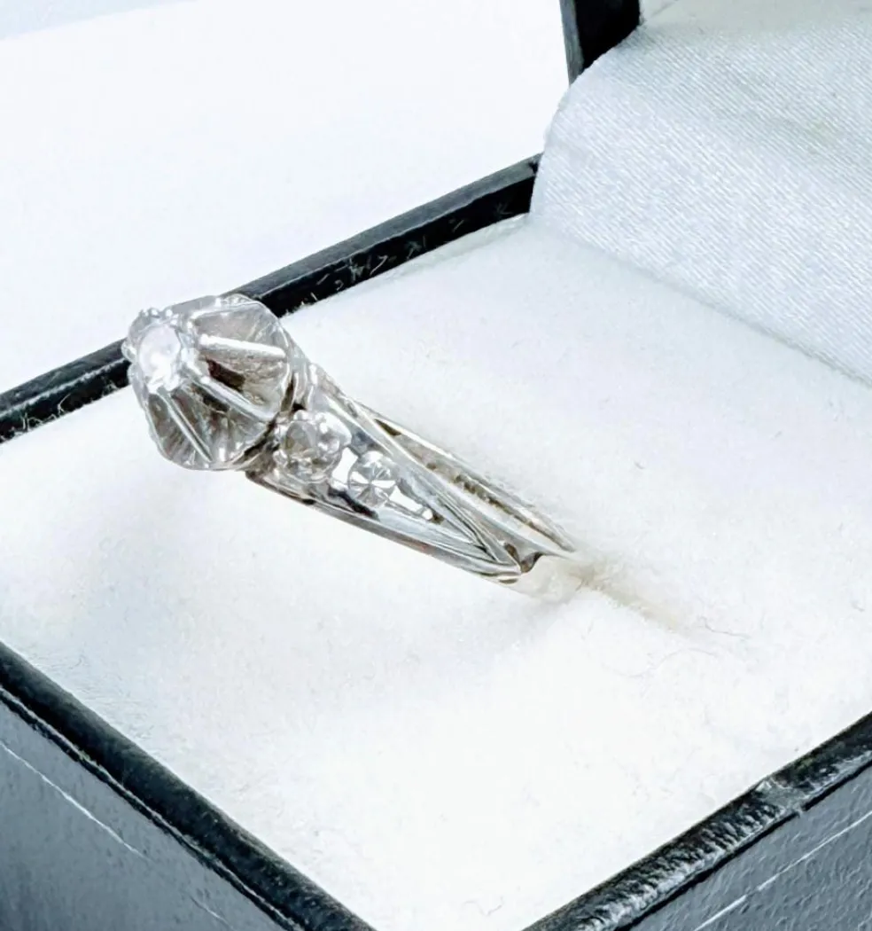 Bague solitaire diamant vintage en or gris 18K