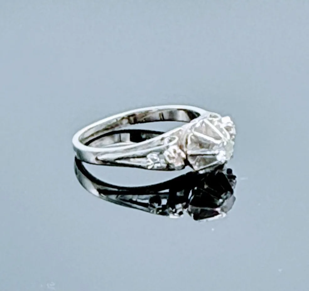 Bague solitaire diamant vintage en or gris 18K
