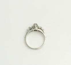 Bague solitaire diamant vintage en or gris 18K