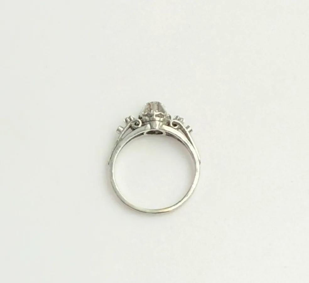 Bague solitaire diamant vintage en or gris 18K
