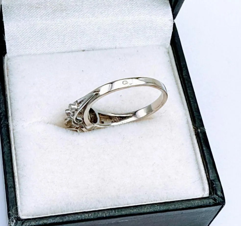 Bague solitaire diamant vintage en or gris 18K