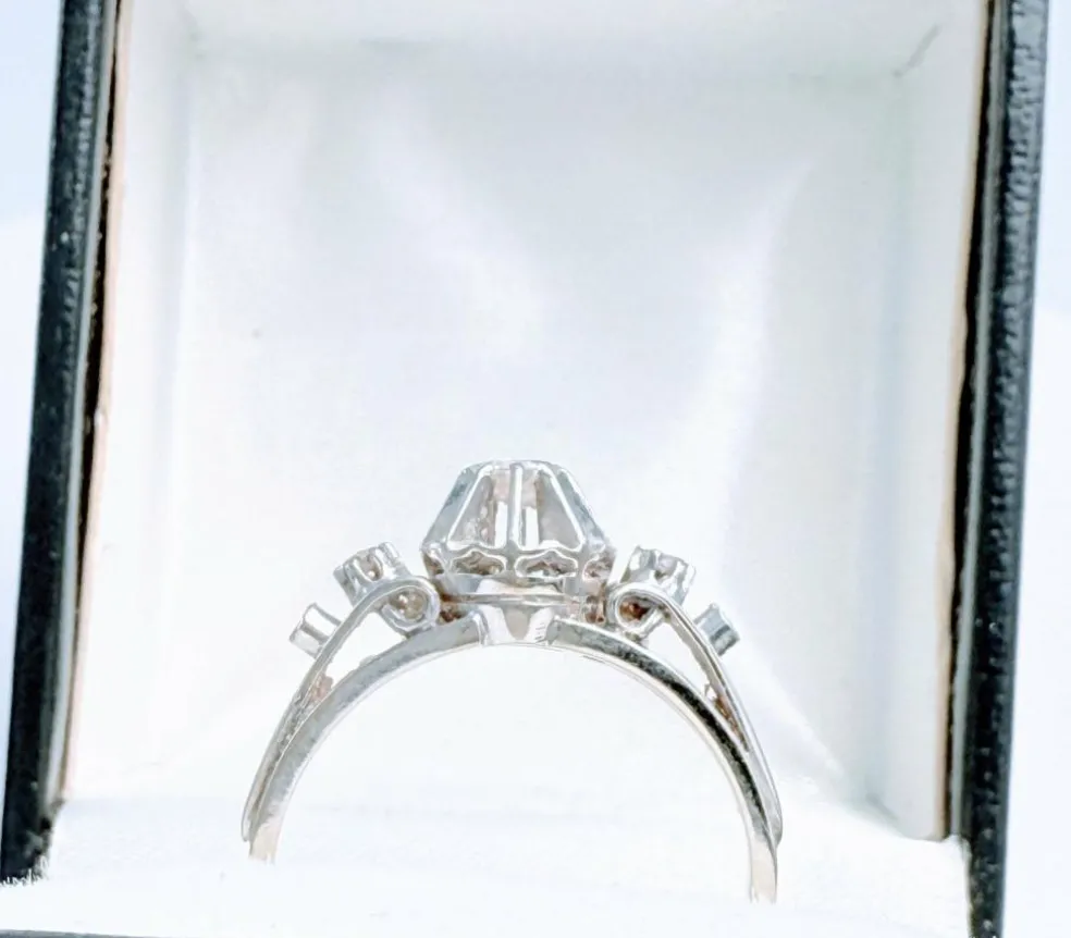Bague solitaire diamant vintage en or gris 18K