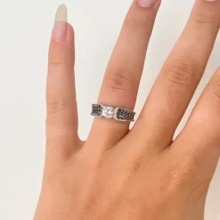 Bague Solitaire Diamants blanc et noirs