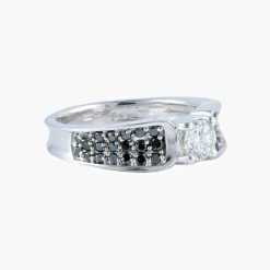 Bague Solitaire Diamants blanc et noirs